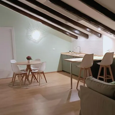 아파트 Loving My 1 - Deliziosa Mansarda In Centro